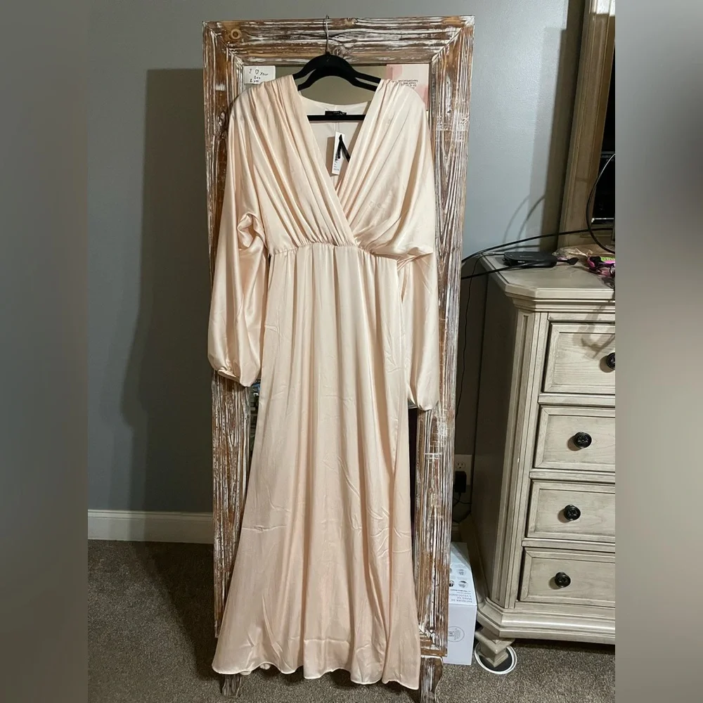 ASOS champagne long sleeved maxi dress. Brand new, never worn, still has tag. - Picture 1 of 2